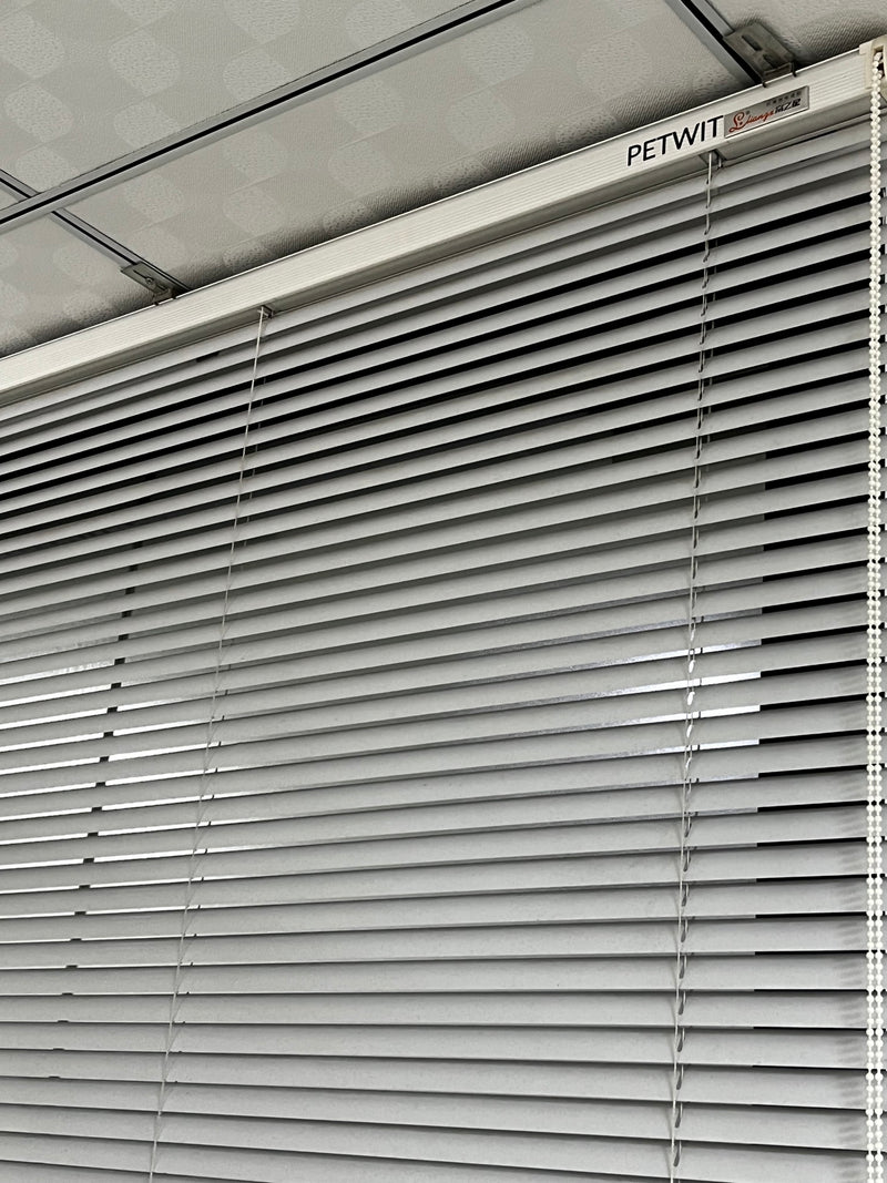 PETWIT Indoor window blinds being shades